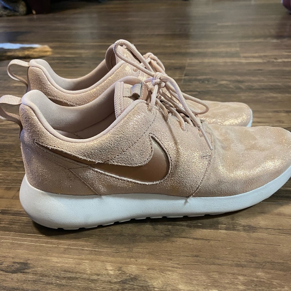 Rose Gold Roshe Nike Shoes - Picture 1 of 4